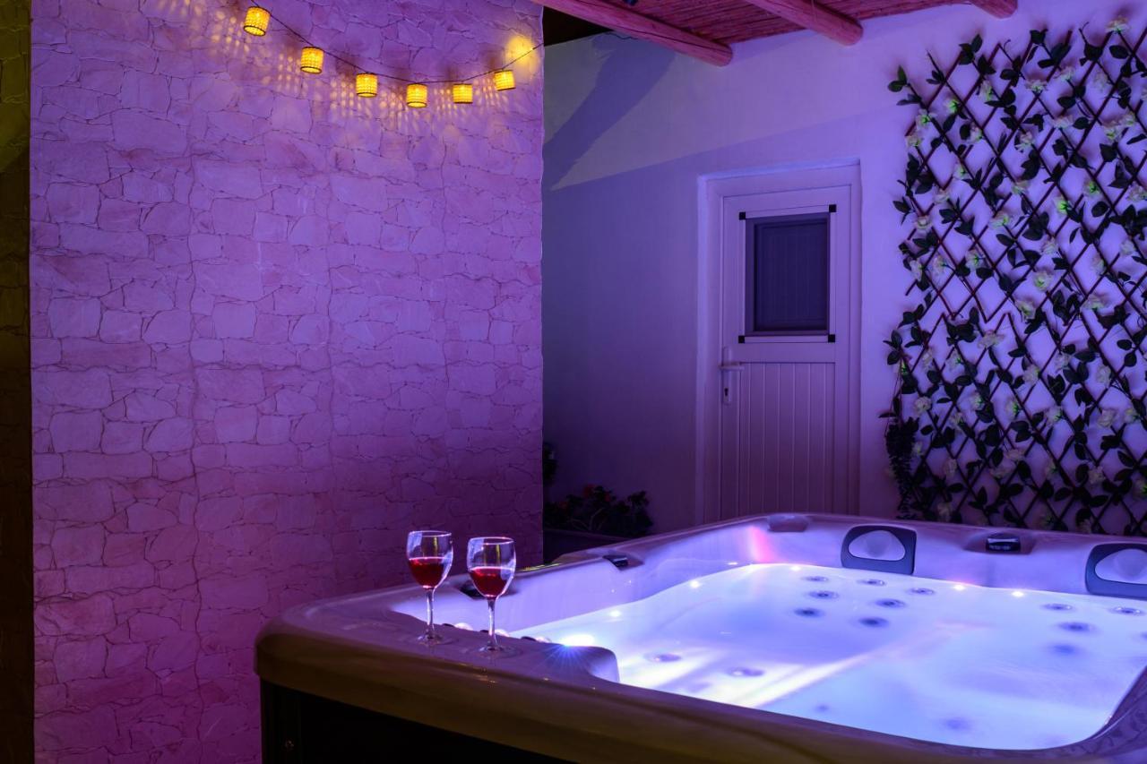 Heart Of Oia - Private House With Jacuzzi Appartement Buitenkant foto