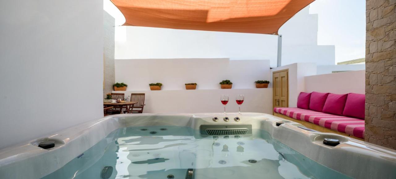 Heart Of Oia - Private House With Jacuzzi Appartement Buitenkant foto